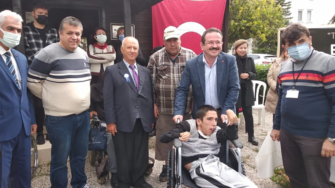 Engelli Çocukları Sevindirdiler