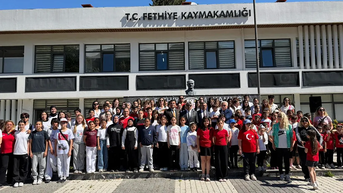 Fethiye'de 15-21 Mayıs Gençlik Haftası Çelenk Töreniyle Başladı