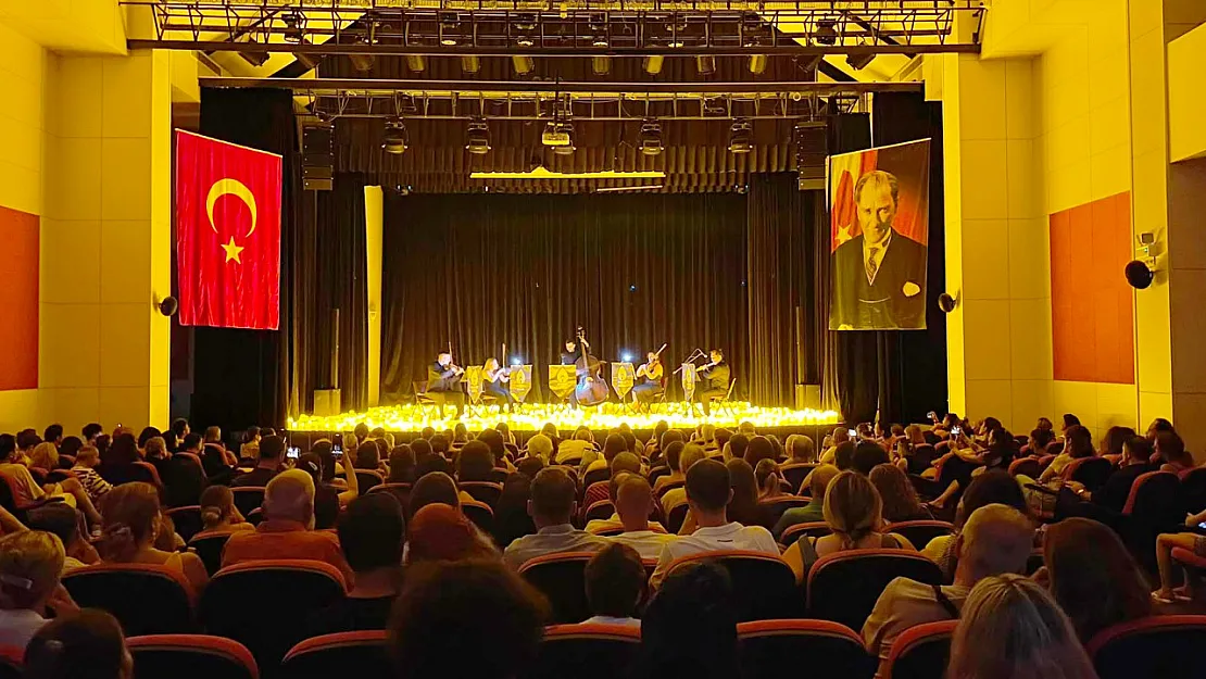 Fethiye'de binlerce mum ışığında unutulmaz klasik müzik gecesi