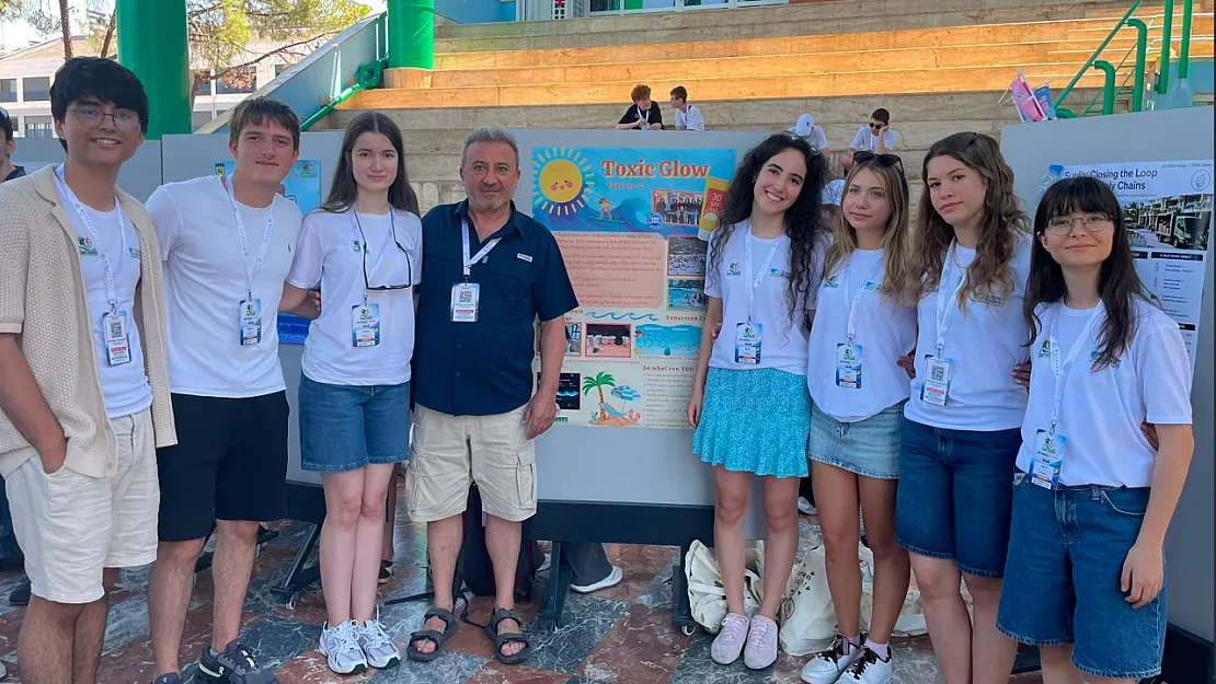 Fethiye'de genç çevrecilerden uluslararası poster sergisi