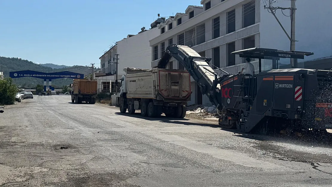 Fethiye'de Karaçulha Toptancı Hali önünde yol yapım çalışması başlatıldı