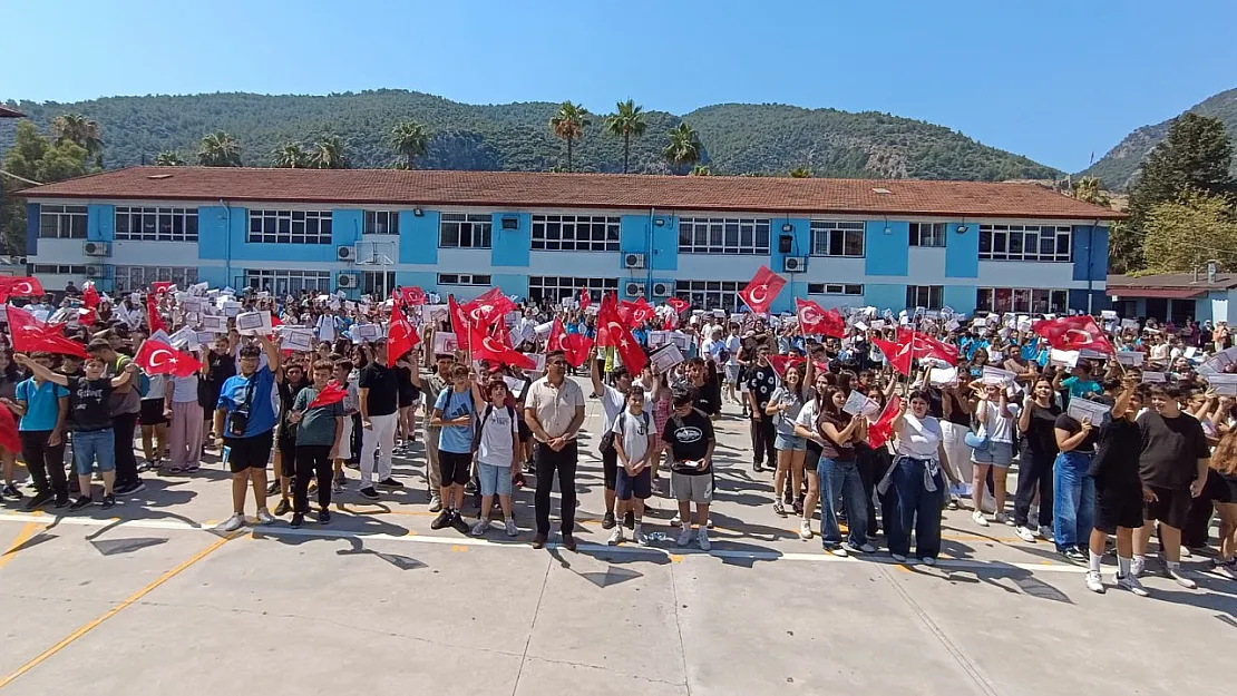 Fethiye'de 'Karne Heyecanı': 31 Bin 952 öğrenci yaz tatiline coşkuyla 'Merhaba' dedi