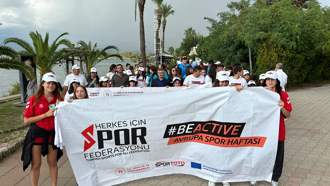 Fethiye'de spor ve hareket için hep birlikte yürüdüler