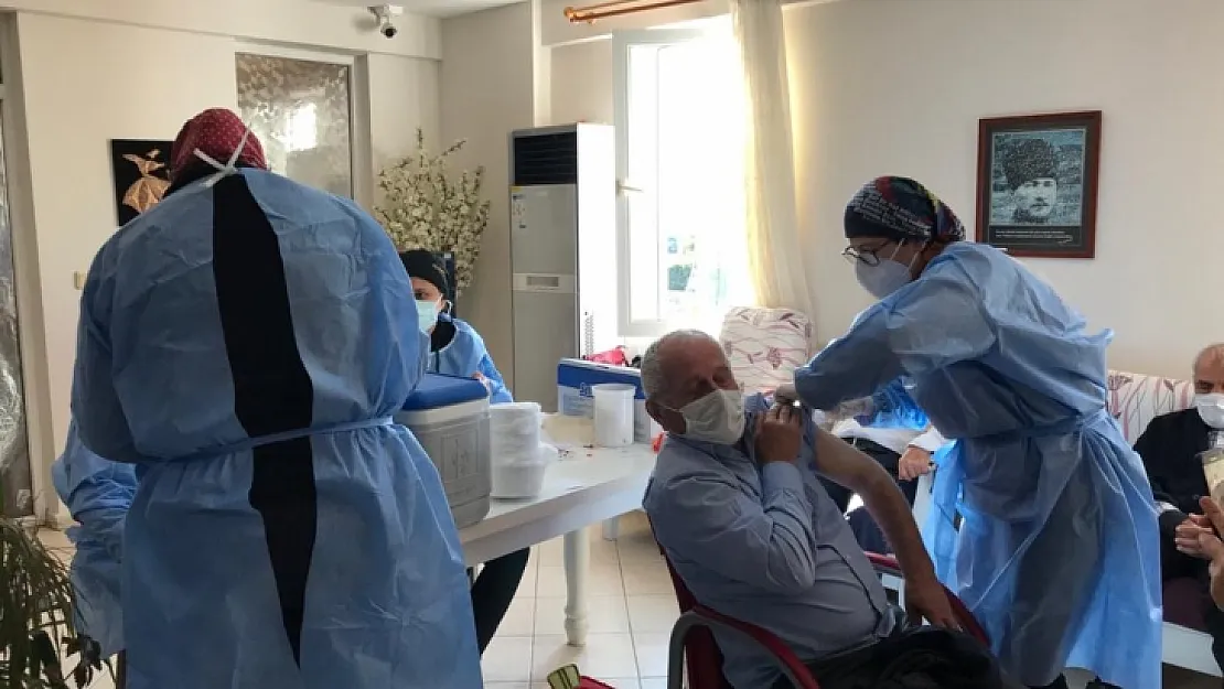 Fethiye huzurevinde Covid-19 aşısı uygulaması yapıldı
