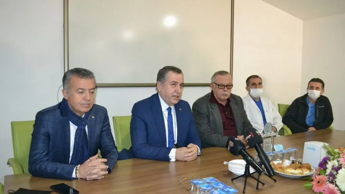 FTSO'dan Esnaf Hastanesi'ne plaket