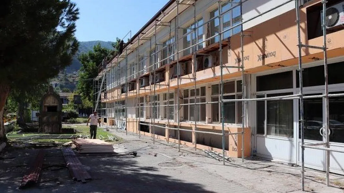 KAYMAKAMLIK BİNASI TADİLATI DEVAM EDİYOR