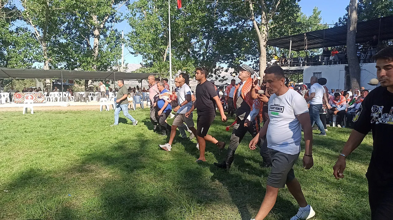 Yayla Karaçulha Yörük Şenliği'nde Geleneksel Oyunlar Büyük İlgi Gördü