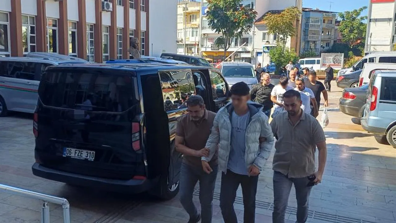 Aydın’da okul çevresinde pompalı tüfekle yakalanan şüpheliler hakim karşısında!