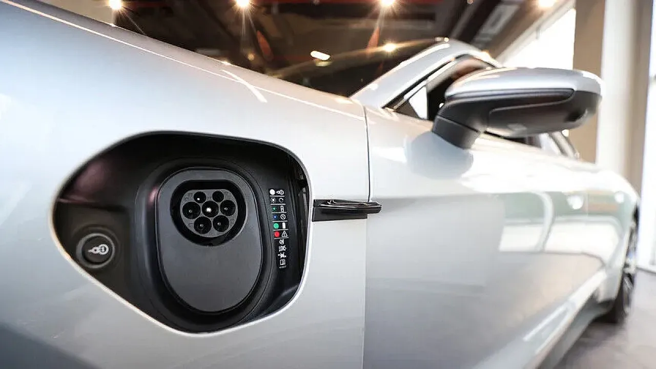 Elektrikli otomobillerde yangın riskine karşı 'yetkili servis ve orijinal parça' uyarısı