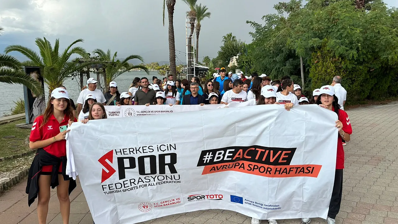 Fethiye’de spor ve hareket için hep birlikte yürüdüler
