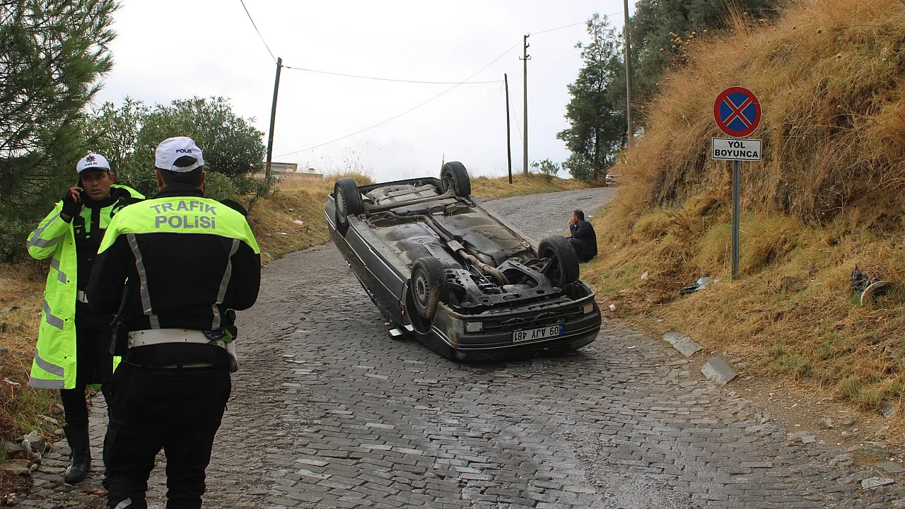 Efeler'de Freni Boşalan Otomobil Takla Attı: Yaralı Yok