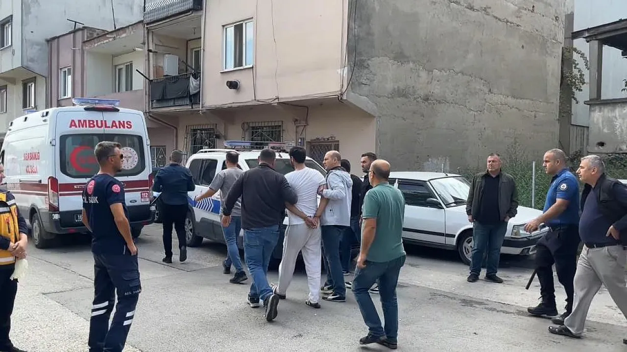 Hastaneye Yatmayı Reddeden Genç, Polise Bıçak Çekerek Direndi