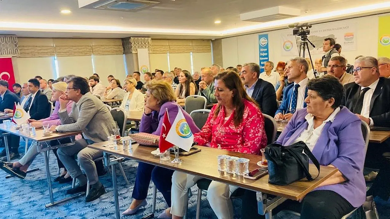 Karaca, Şehirleşme ve Deprem gerçeği çalıştayına katıldı 