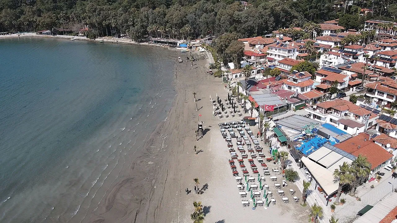 Muğla'nın Akyaka sahilinde deniz suyu yaklaşık 10 metre çekildi