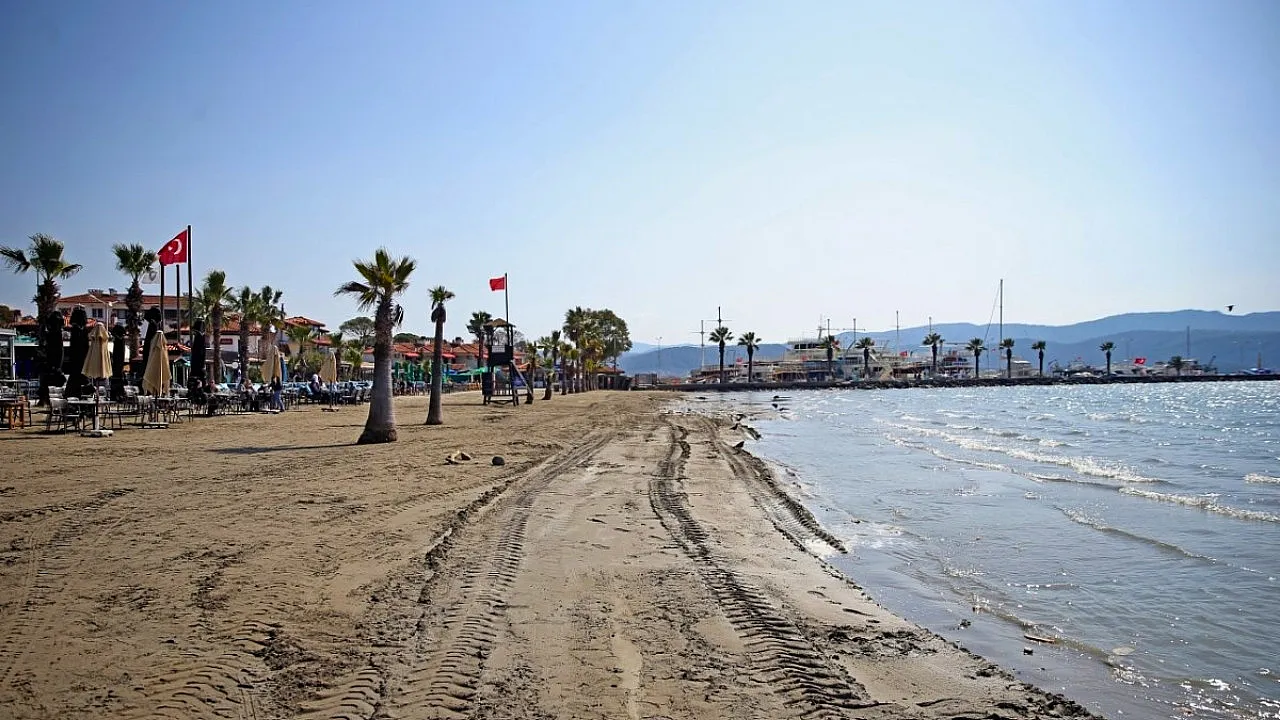Muğla'nın Akyaka sahilinde deniz suyu yaklaşık 10 metre çekildi