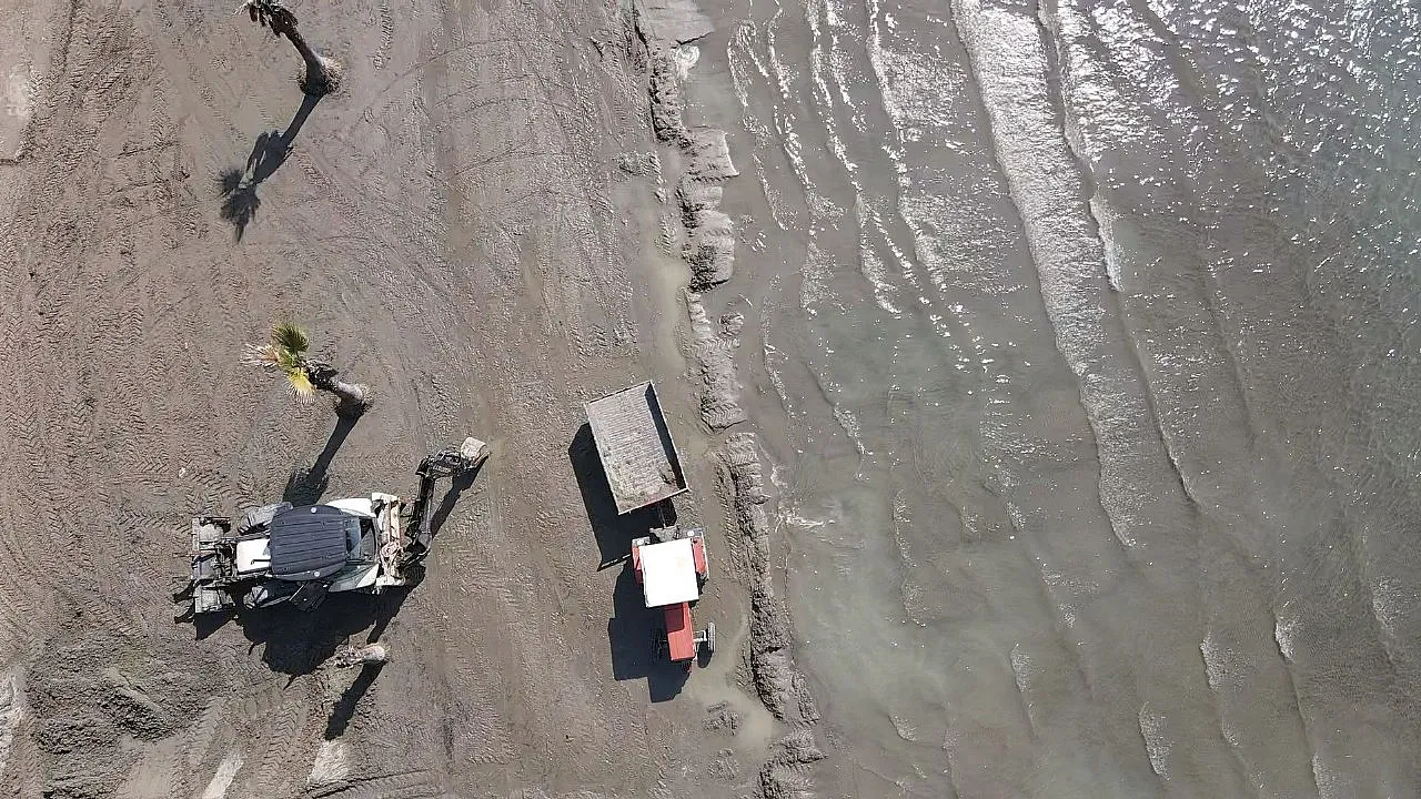 Muğla'nın Akyaka sahilinde deniz suyu yaklaşık 10 metre çekildi