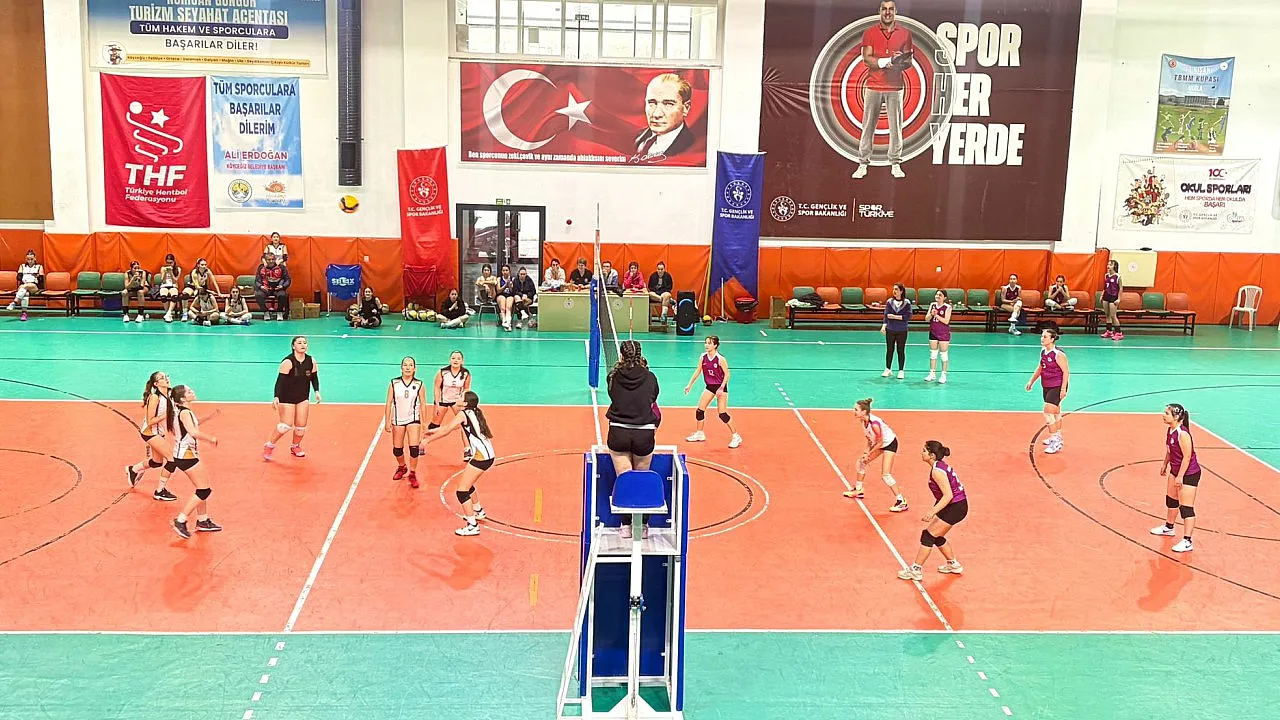 Köyceğiz'de voleybol coşkusu, 150 sporcu aynı sahada buluştu