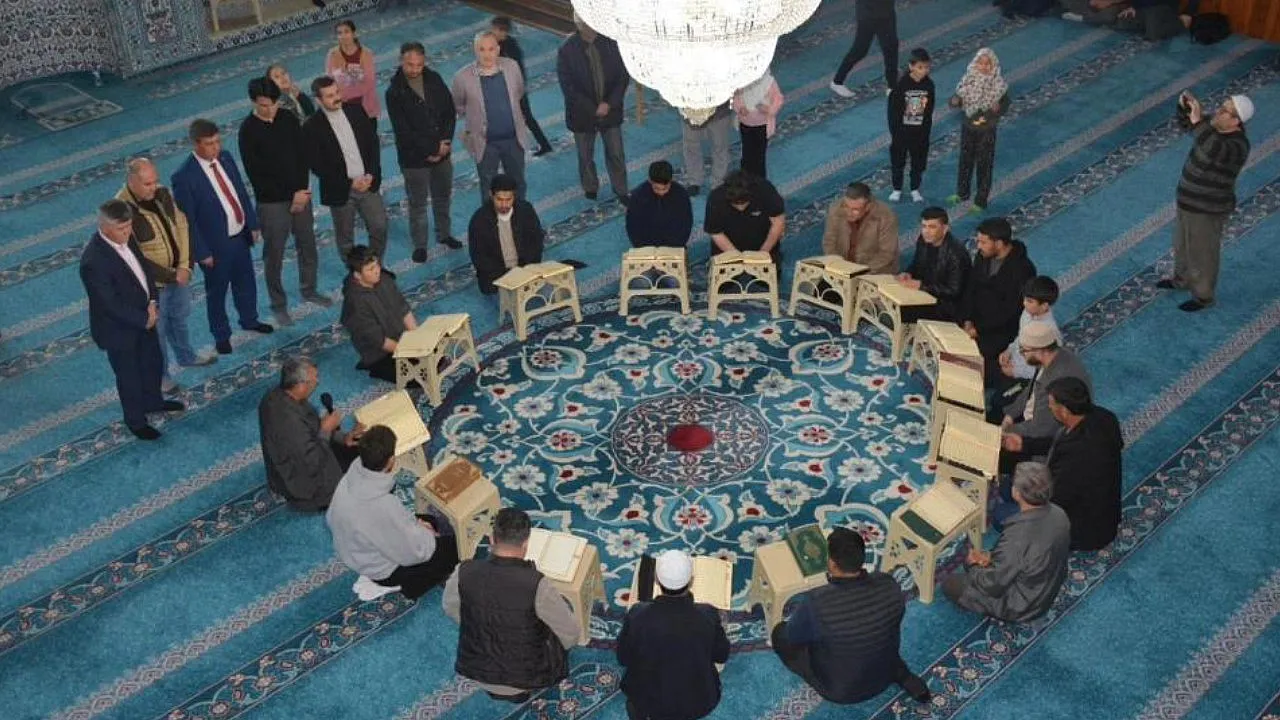 Köyceğiz'de Kur'an eğitimi alan kursiyerlere belge verildi