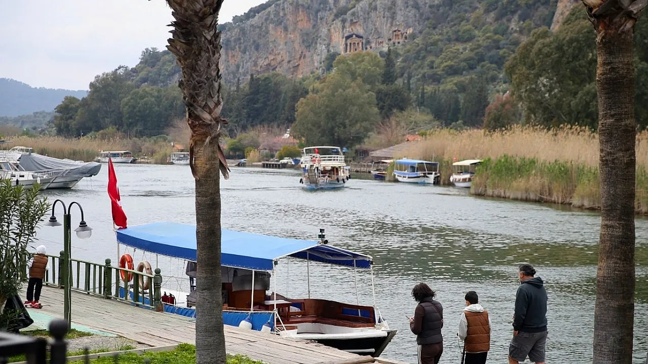 Muğla'nın turistik mahallesi Dalyan bayramda yerli turistleri bekliyor