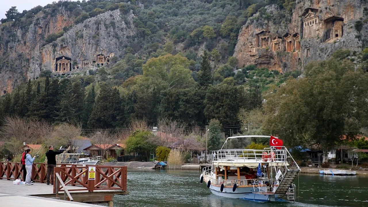 Muğla'nın turistik mahallesi Dalyan bayramda yerli turistleri bekliyor