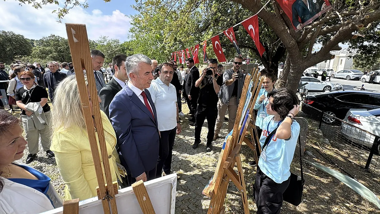 Bodrum'da 'Turizm Haftası' kapsamında Antik Halikarnassos Surları'nda yürüyüş yapıldı