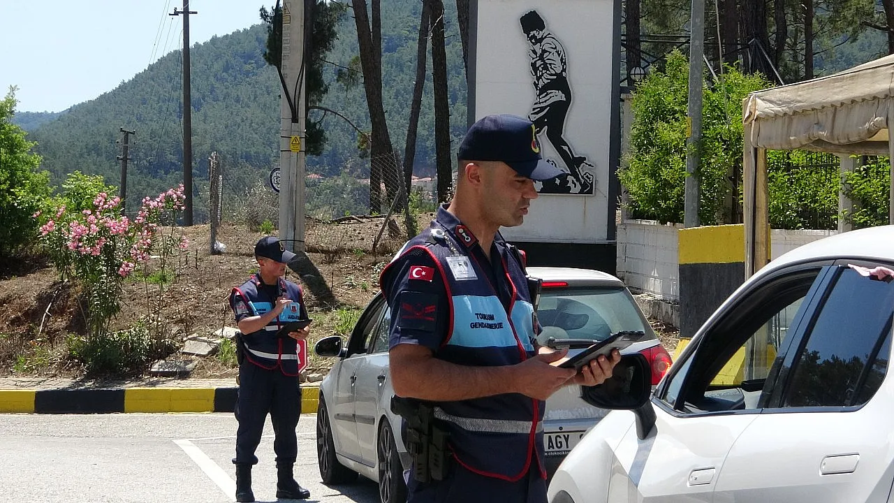 Marmaris ve Datça Girişlerinde Araç Yoğunluğu Yaşandı