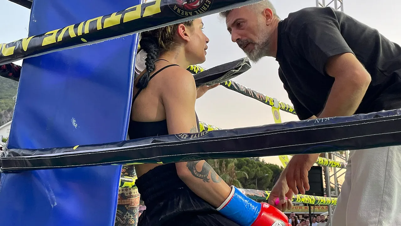 Fethiye Arena Tekin Fight Başladı! Aleyna Nigat Geloğlu ile Emel Oktay Ringe Çıktı