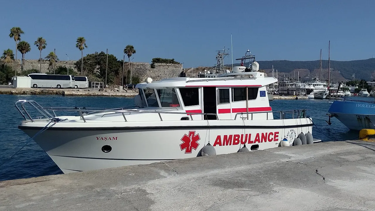 Bodrum'da 1'i yabancı uyruklu 3 kişiye deniz ambulansıyla tıbbi tahliye yapıldı