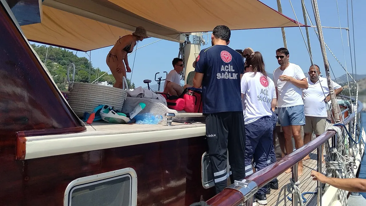 Bodrum'da 1'i yabancı uyruklu 3 kişiye deniz ambulansıyla tıbbi tahliye yapıldı