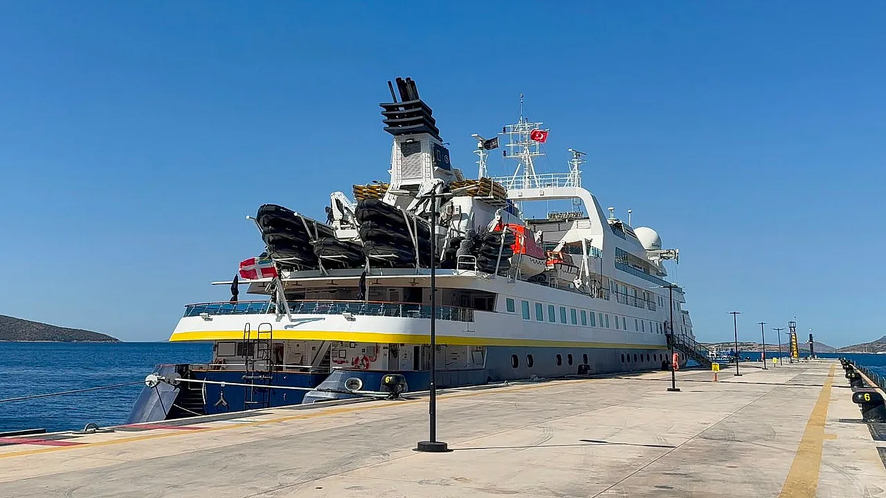 Lüks butik kruvaziyer 'National Geographic Orion' Bodrum'a geldi