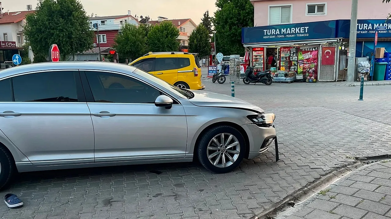 Fethiye'de otomobil ile motosiklet çarpıştı: 2 yaralı