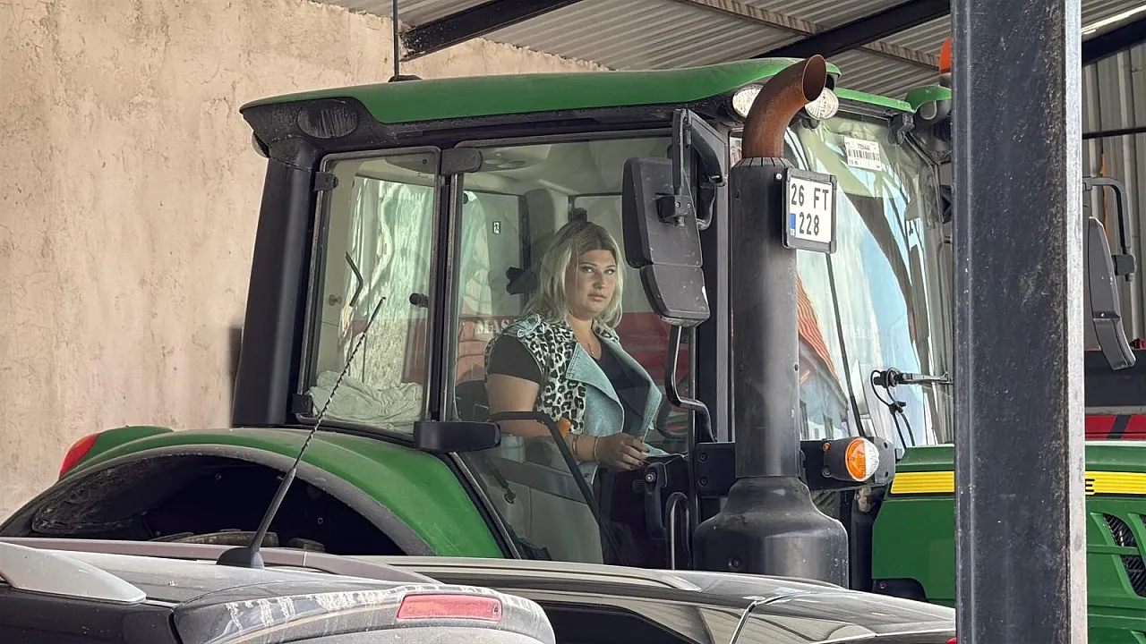 'Kız çocuğu yapamaz' diyenlere inat tarlada babasının sağ kolu oldu