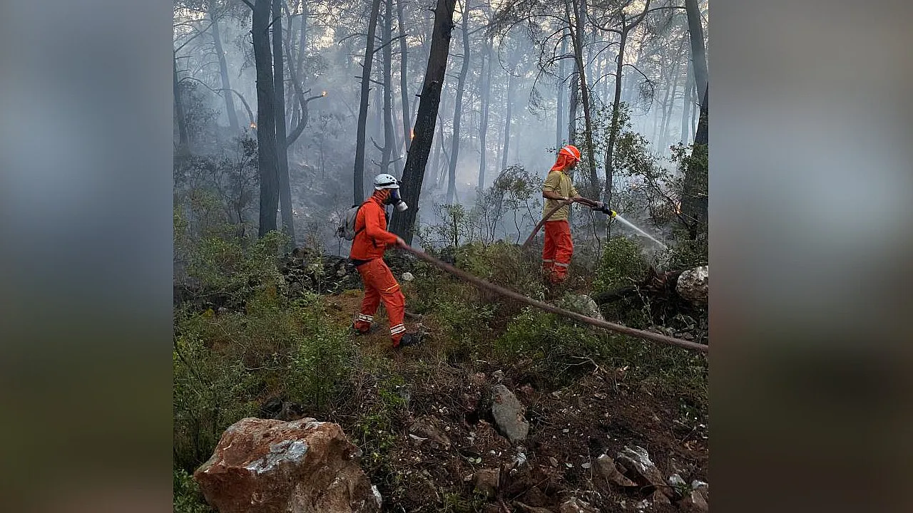 Datça MAG AME ekipleri Göcek'teki orman yangınına destek verdi