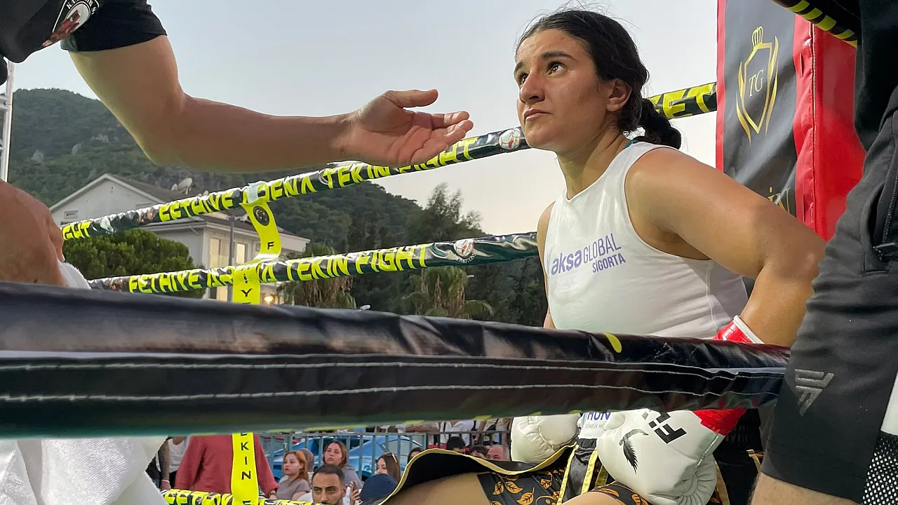 Fethiye Arena Tekin Fight Başladı! Aleyna Nigat Geloğlu ile Emel Oktay Ringe Çıktı
