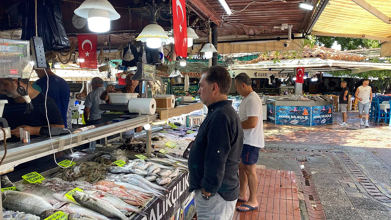 Fethiye Balık Pazarı'nda Yaz Sezonunun Gözdesi Çupra ve Levrek Oldu