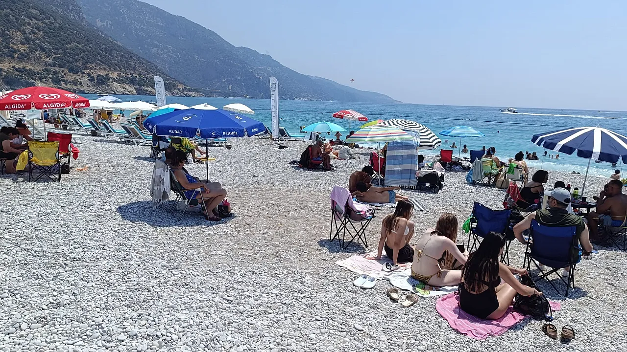 Fethiye Belcekız Plajı tatilcilerin gözdesi olmayı sürdürüyor