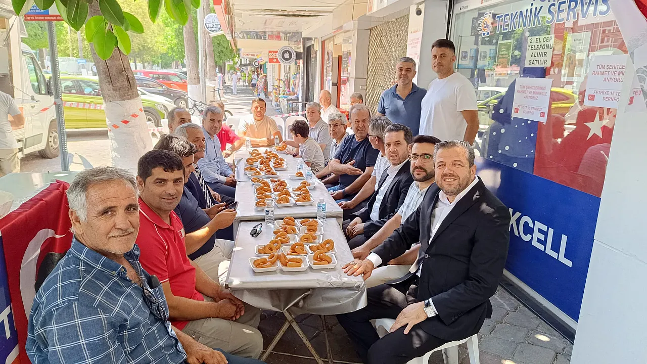 Fethiye'de 15 Temmuz anısına vatandaşlara lokma ikramı