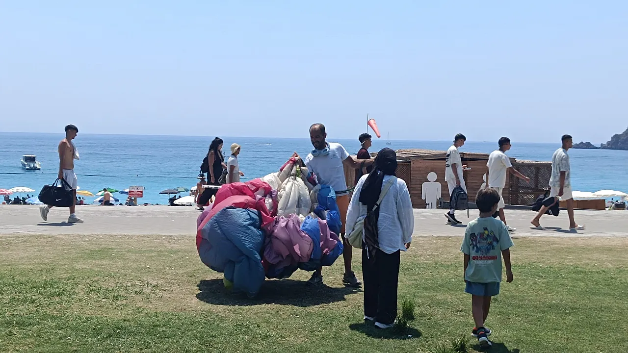 Fethiye'de yamaç paraşütü uçuşları yeniden başladı: 'Turizmi mağdur etmemek için gökyüzündeyiz'