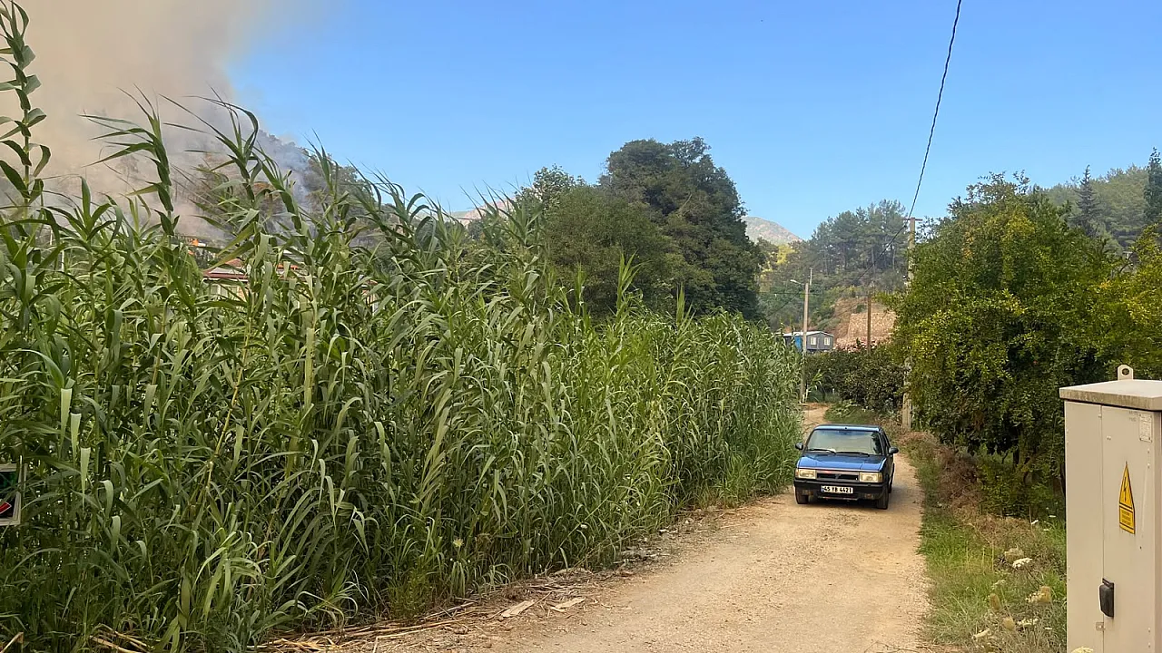 Fethiye'de yangın büyüyor: Kirişli Sokak tahliye ediliyor