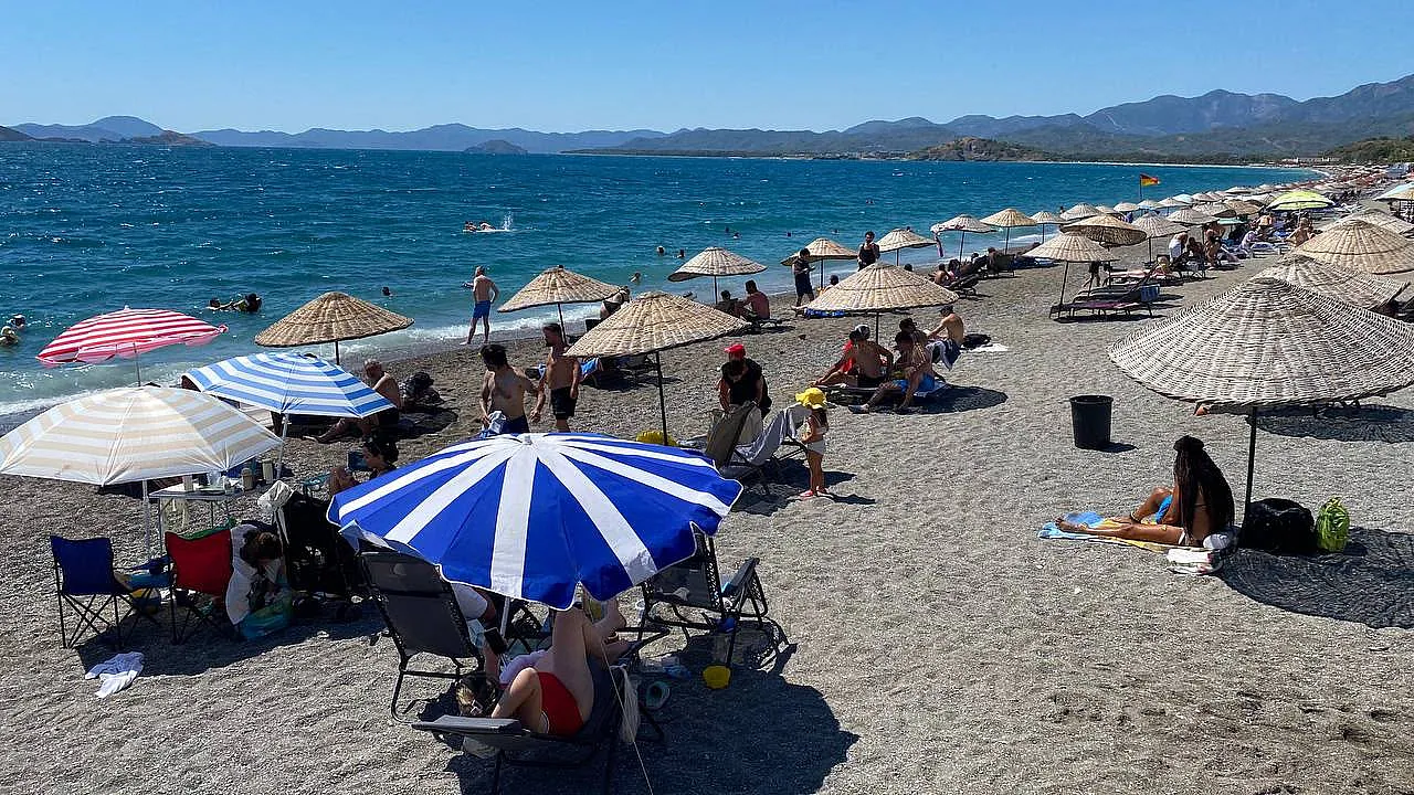 Fethiye'de yazın en hareketli noktalarından biri 'Çalış Plajı'