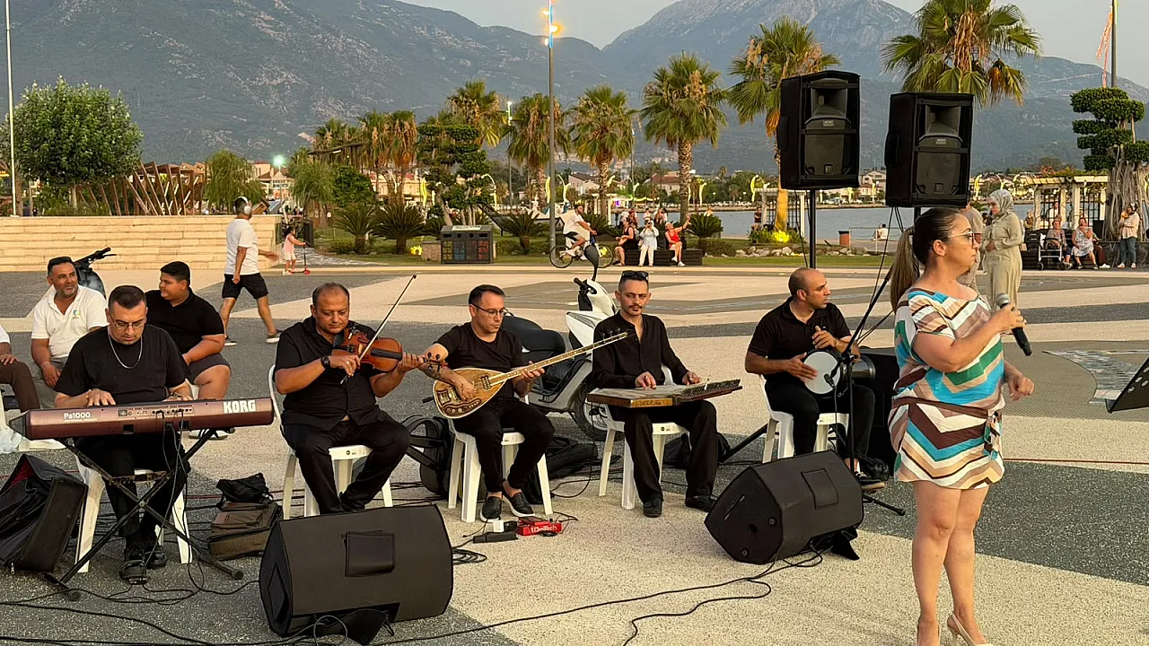 Fethiye'de yazın ritmi müzikli akşamlarla yükseliyor