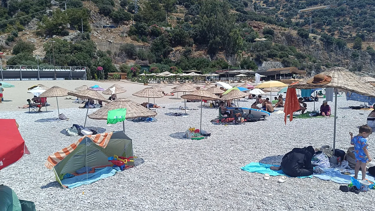 İstanbullu tatilciden Ölüdeniz'deki ücretsiz halk plajına tam not