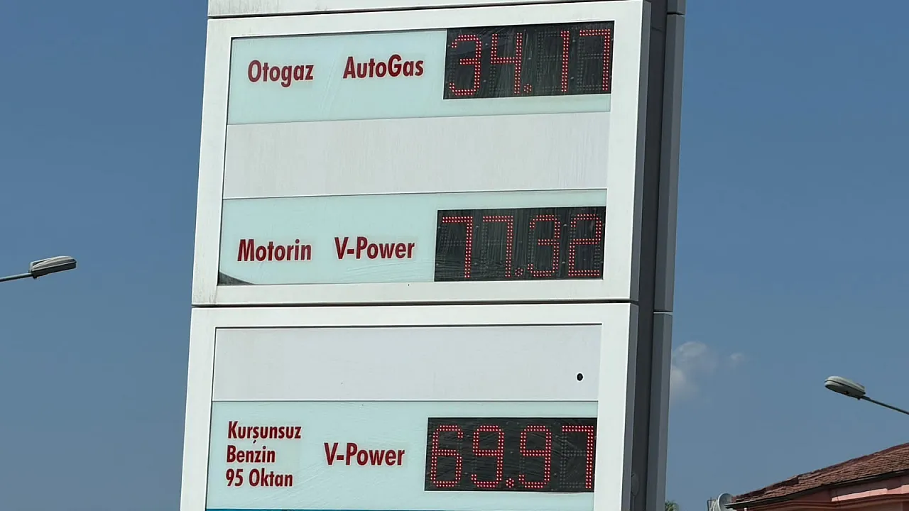 Motorine bir zam daha: Bu gece yarısından itibaren 4,20 TL artış bekleniyor