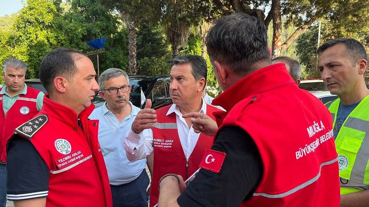 Muğla Büyükşehir Belediye Başkanı Aras yangın bölgesinde incelemelerde bulundu