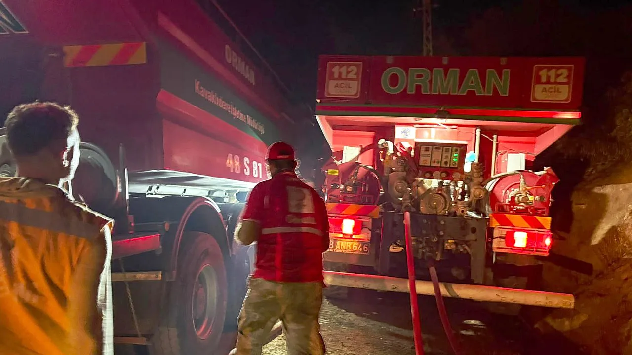Türk Kızılay Fethiye Şubesi'nden yangınla mücadele eden ekiplere destek