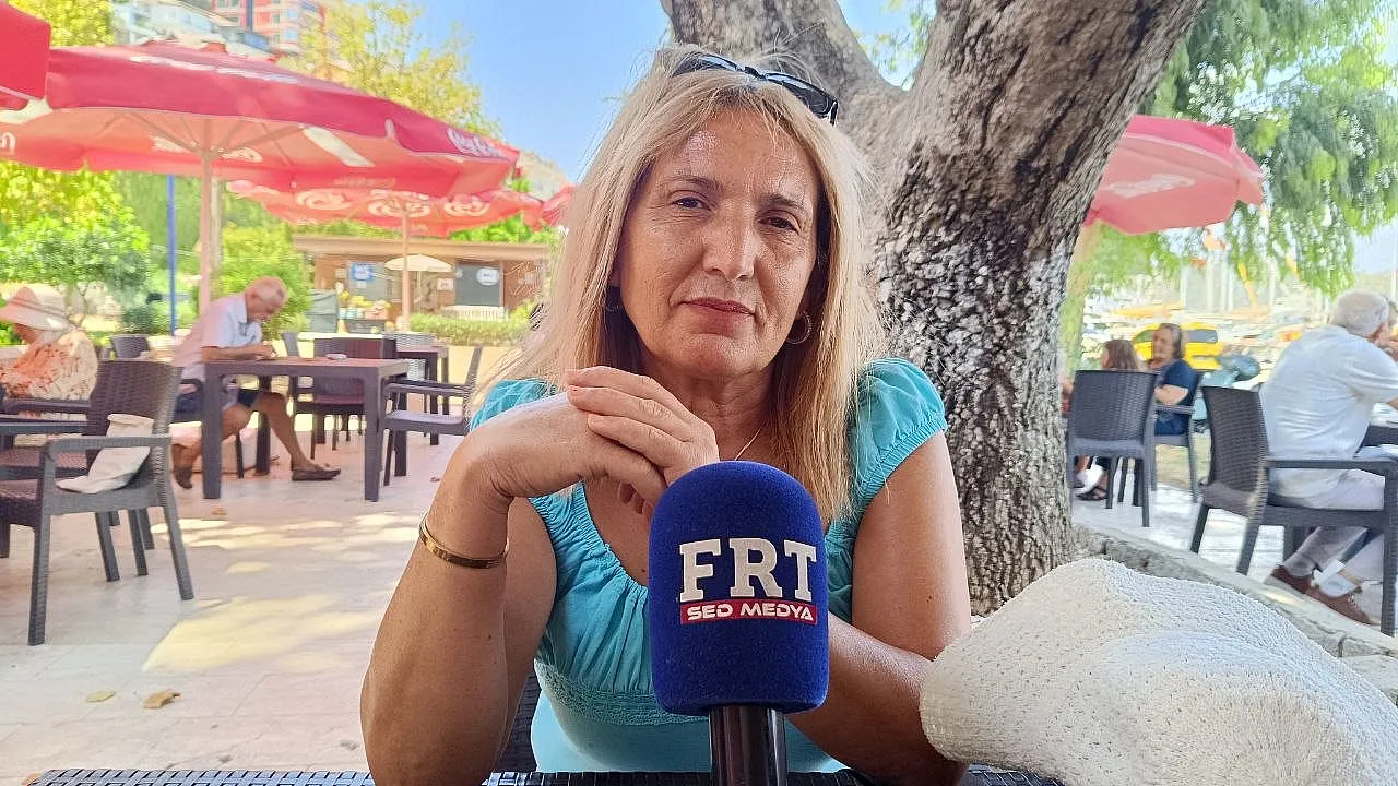 Fethiye'de Emeklilere Mikrofon Uzatıldı: '23 Bin 552 Lira ile Geçinmek Mümkün Değil' Diyen de Var, 'Yeter' Diyen de