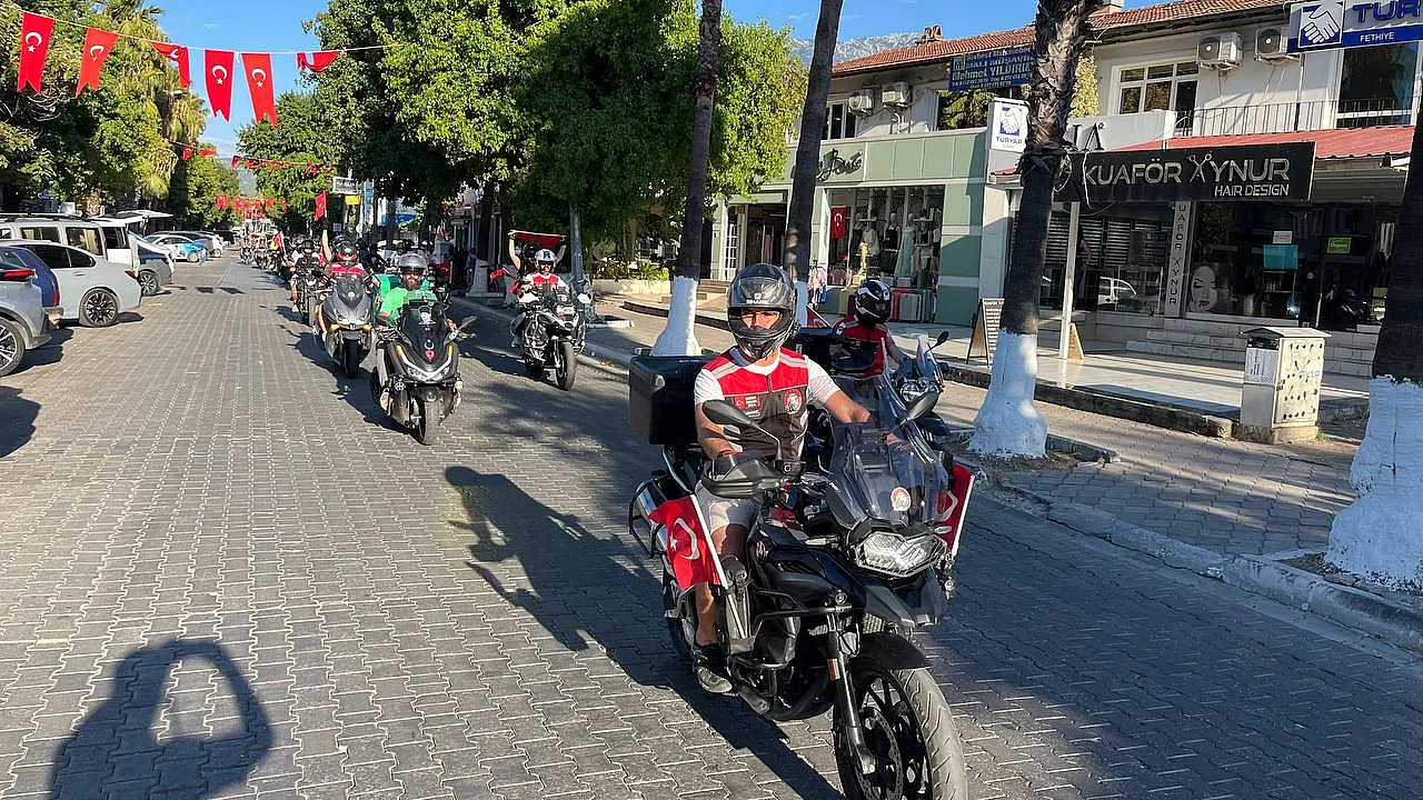 Fethiye Riders'tan 30 Ağustos Zafer Bayramı'na motosikletli kortej