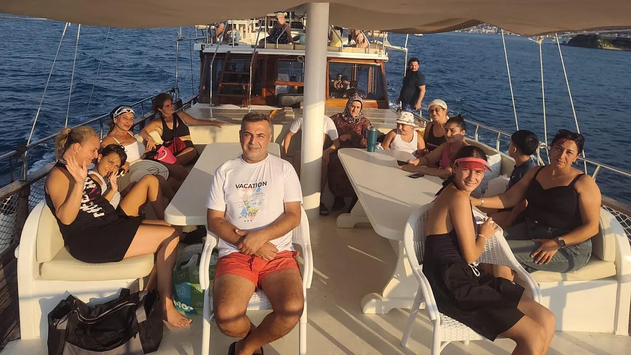 Fethiye Otizm Derneği'nden anlamlı etkinlik: 50 kişi mehtap turunda