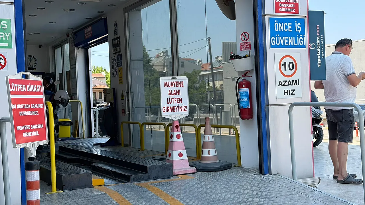 Fethiye'de muayene zamanı gelen motosikletler TÜVTÜRK yolunda