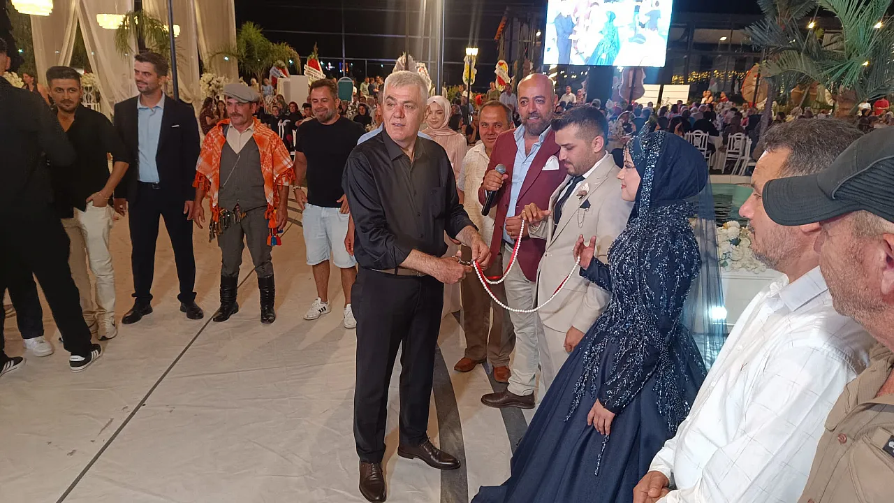 Fatma ve Erkan çiftinin nişan töreni Seydikemer'de gerçekleşti